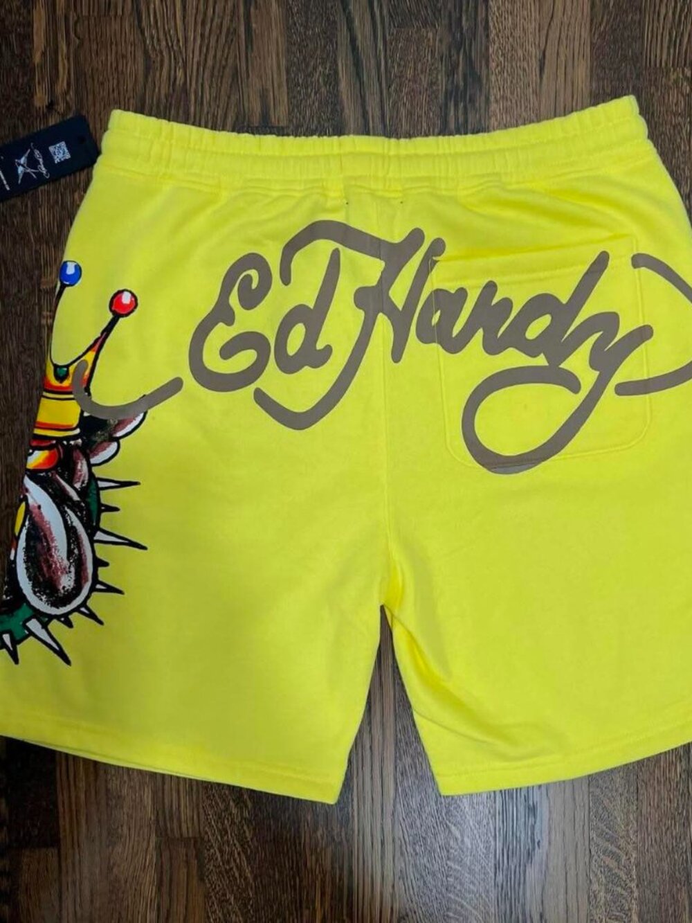 ed hardy yellow crown bulldog shorts (SIZE M)